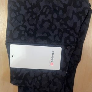 Brand New Lululemon Align HR Crop 21” Size 6 Leggings